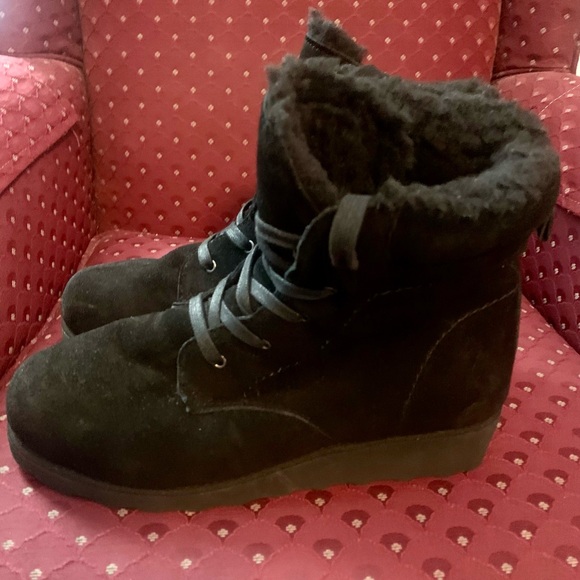 BearPaw Ariella Water Resistant Black Suede Boots Fur Lined Womens Size 11 - Picture 2 of 9